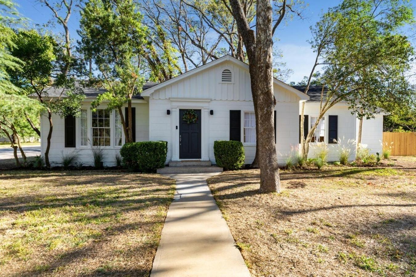 Villa Luxury Bungalow Near Main W Hot-Tub And Firepit Fredericksburg Exterior foto